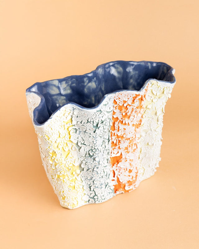 Florero Craqueleado Interior Azul, 2025